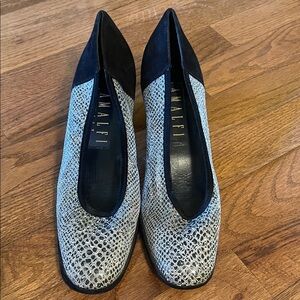 Amalfi for Nordstrom silver textured shoes with Black Trim 7.5 narrow